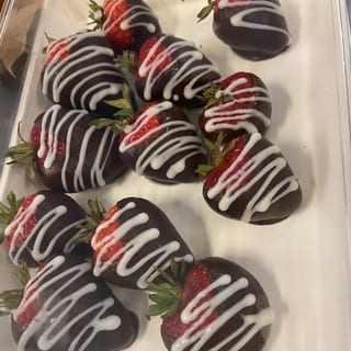 Chocolate Covered Strawberries (4 pcs)
